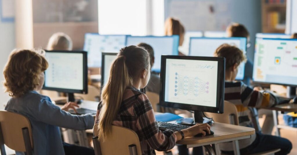 AI Writing Tools List: Top AI-Powered Writing Assistants in the USA